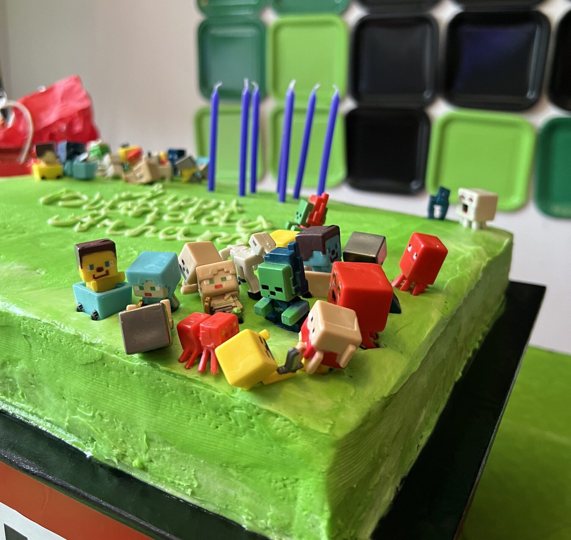 Khadija Mubasher specializes in creating custom Minecraft birthday cakes. Whether you're hosting a pixelated themed party or surprising a Minecraft enthusiast, Khadija's Minecraft birthday cake creations are